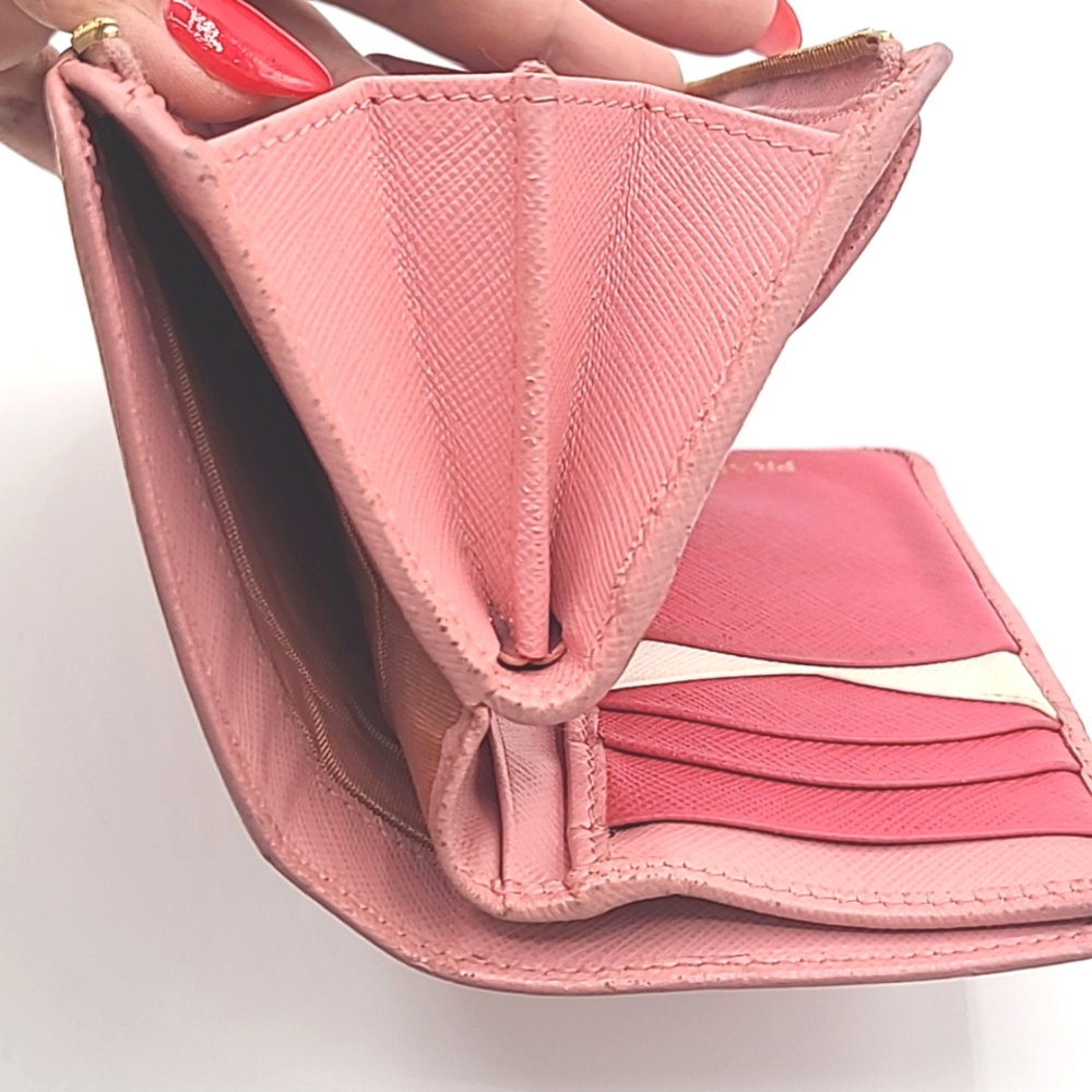 PRADA Portafoglio Pattina Pink Saffiano Leather Bifold Wallet - Picture 16 of 16